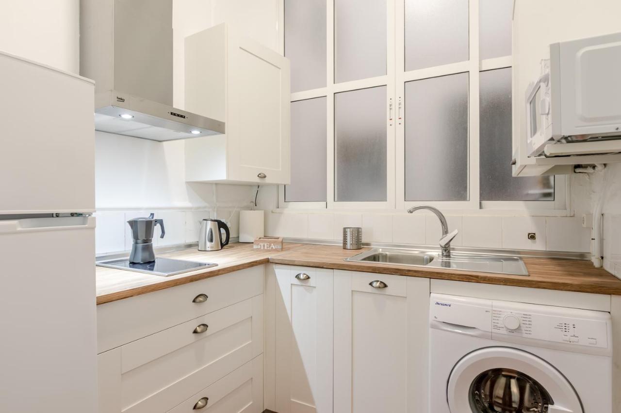 Avanti La Campana, Con Un Balcon Que Te Enamorara Del Ambiente De Sevilla Luaran gambar